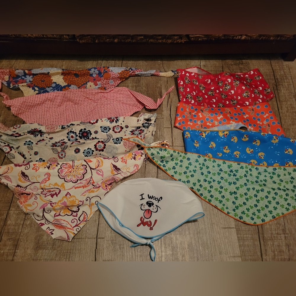 (9) ASSORTED LARGE FLORAL HOLIDAY DOG BANDANAS